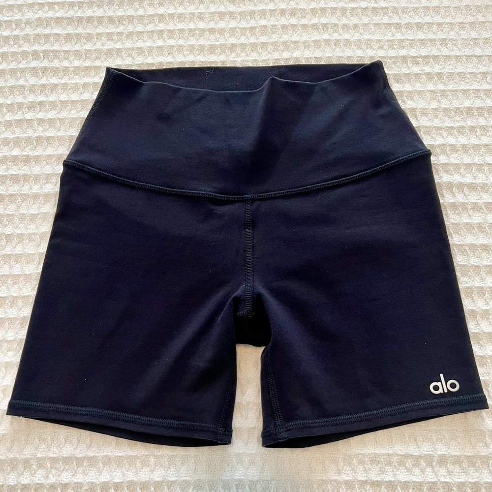ALO Yoga 5” Airbrush High-Waist Biker Shorts in Black